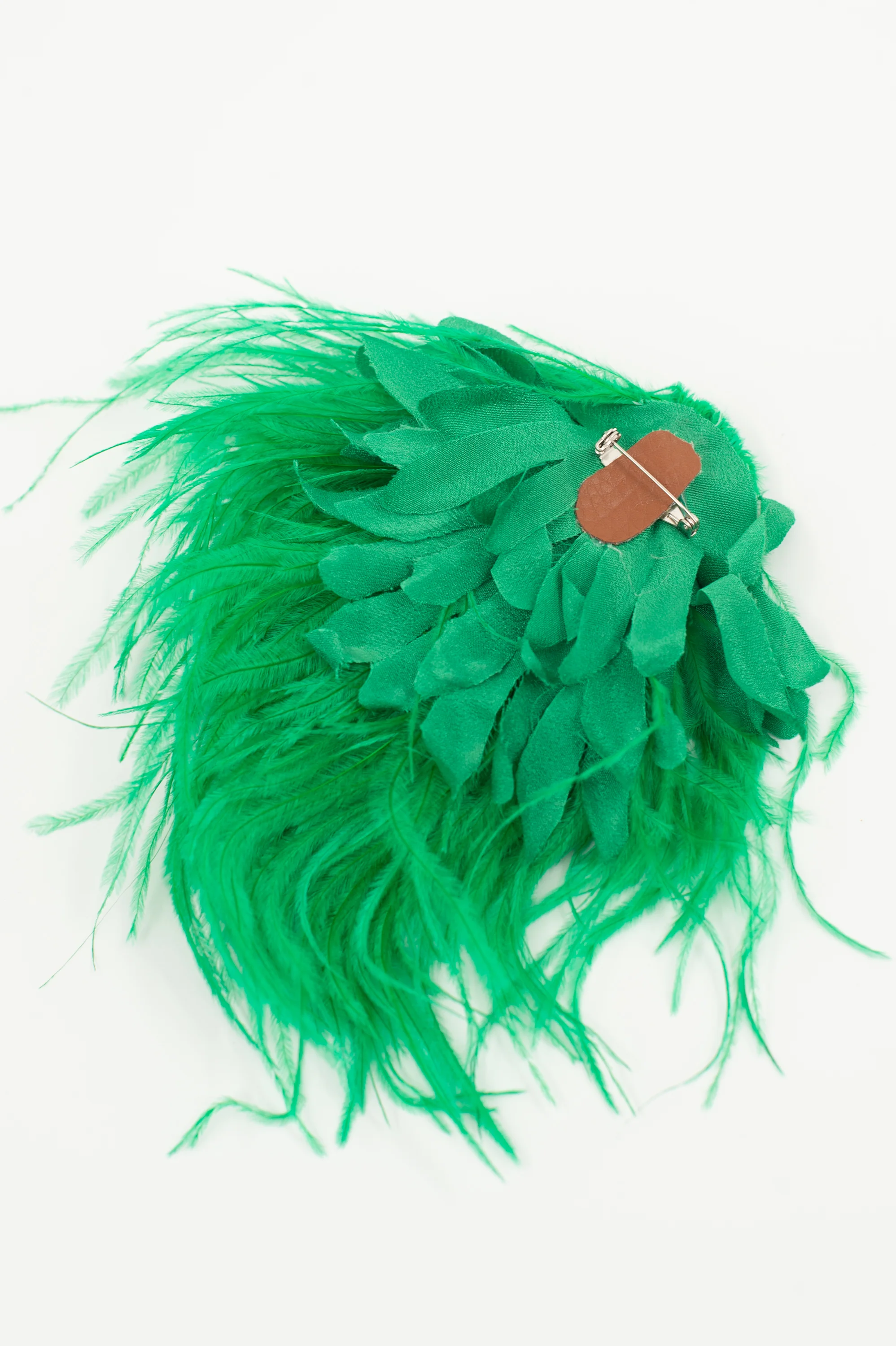 Zaza brooch in grass green feathers - Image 5