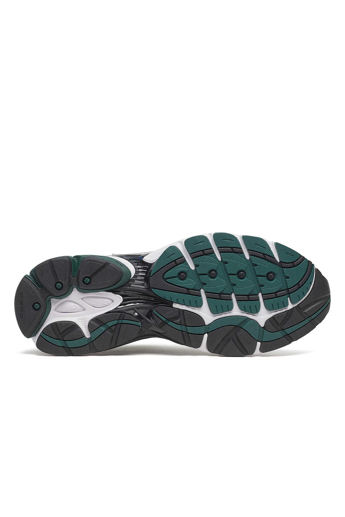 Saucony | ProGrid Omni 9 in White / Pine Green - Image 5