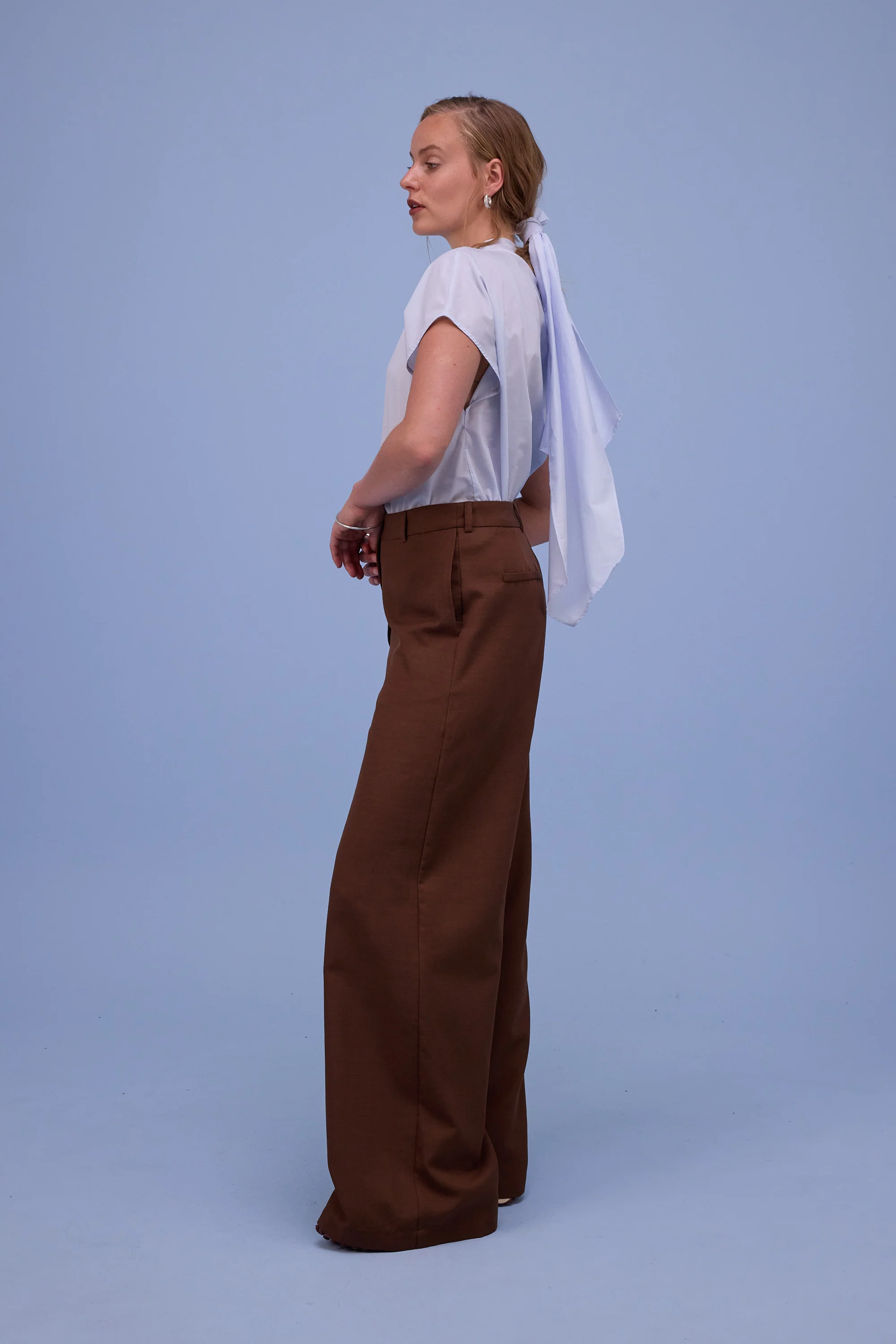 Feline top in springwater - Image 2