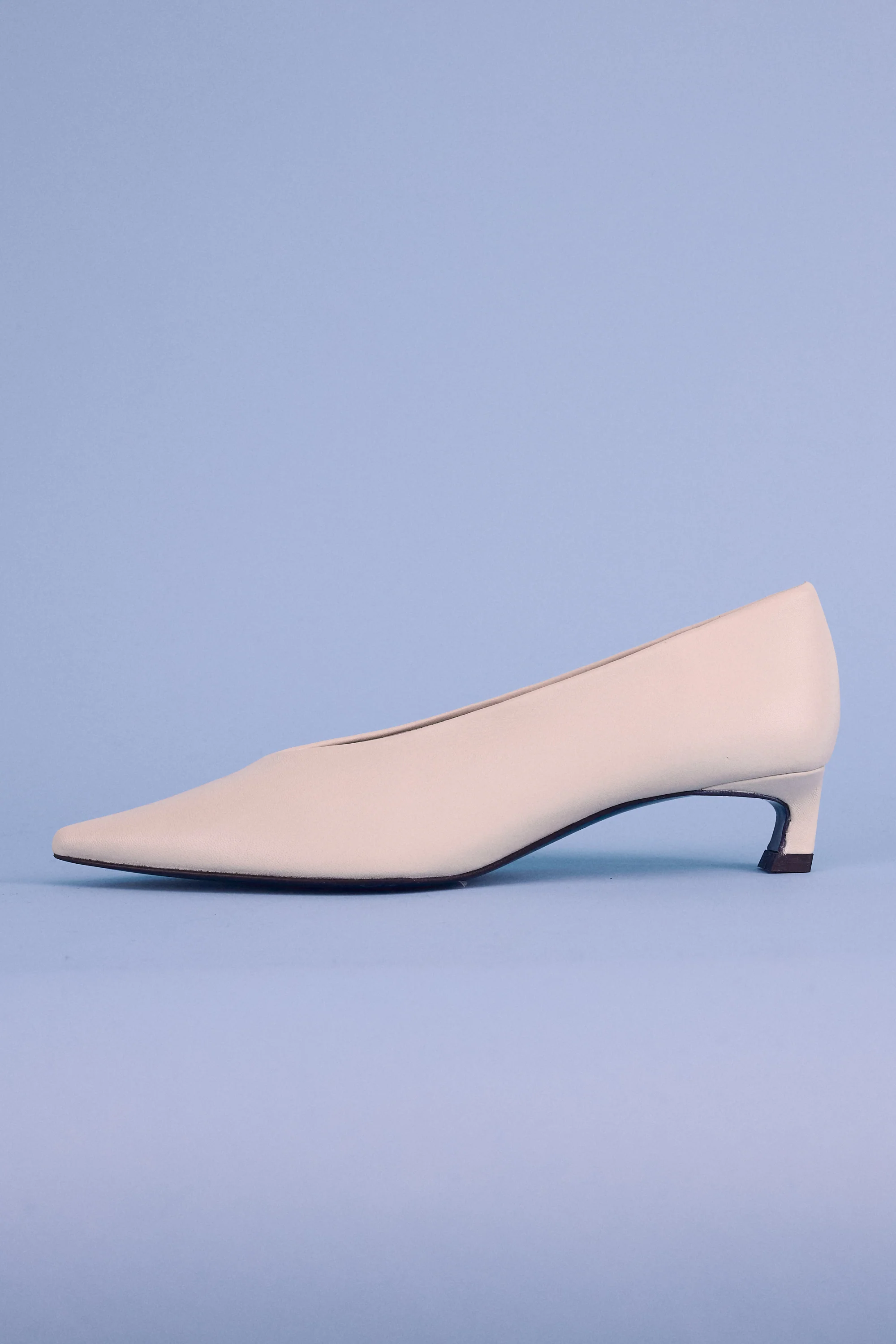 Heaven pump in chalk white