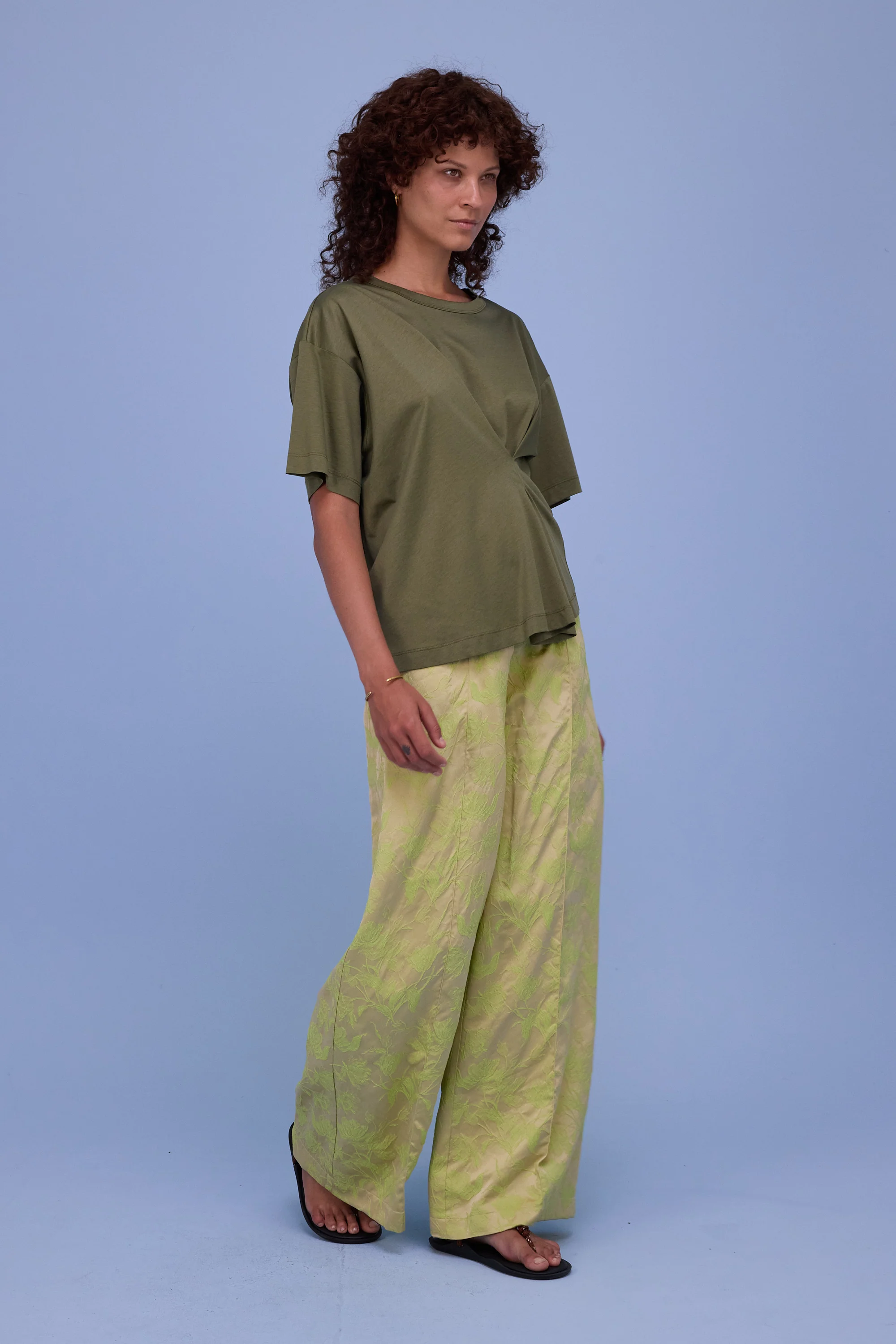 Hanka T-shirt in dark olive - Image 4
