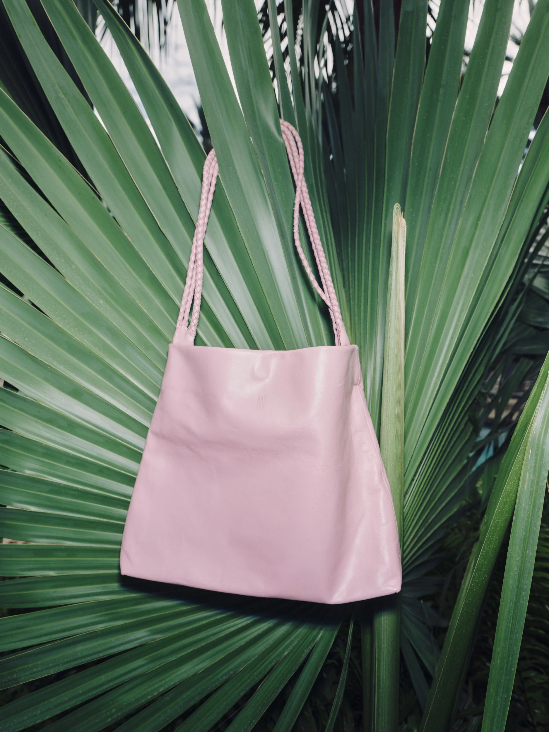 Clutch bag in misty rose - Image 3
