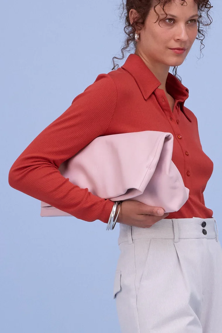 Clutch bag in misty rose - Image 6