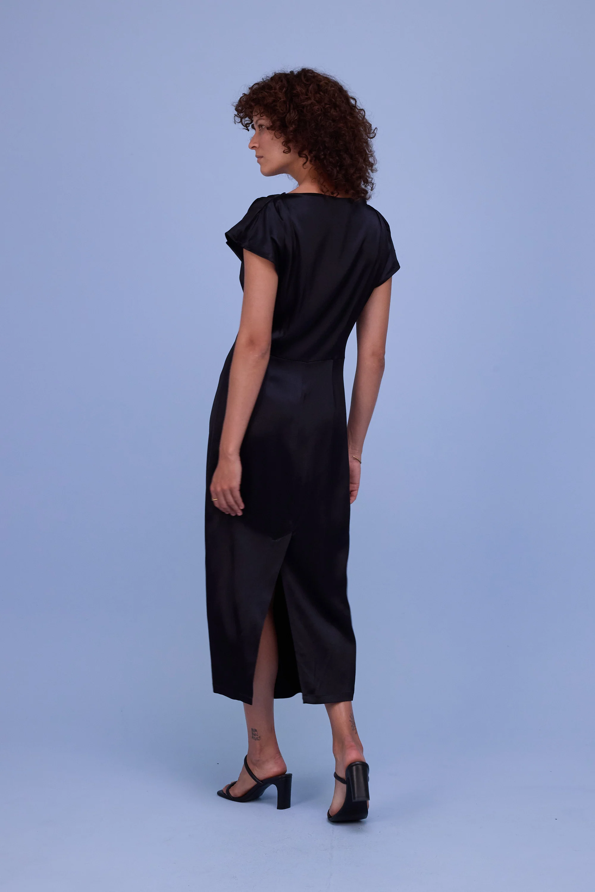 Hortense jurk in shiny black - Image 4