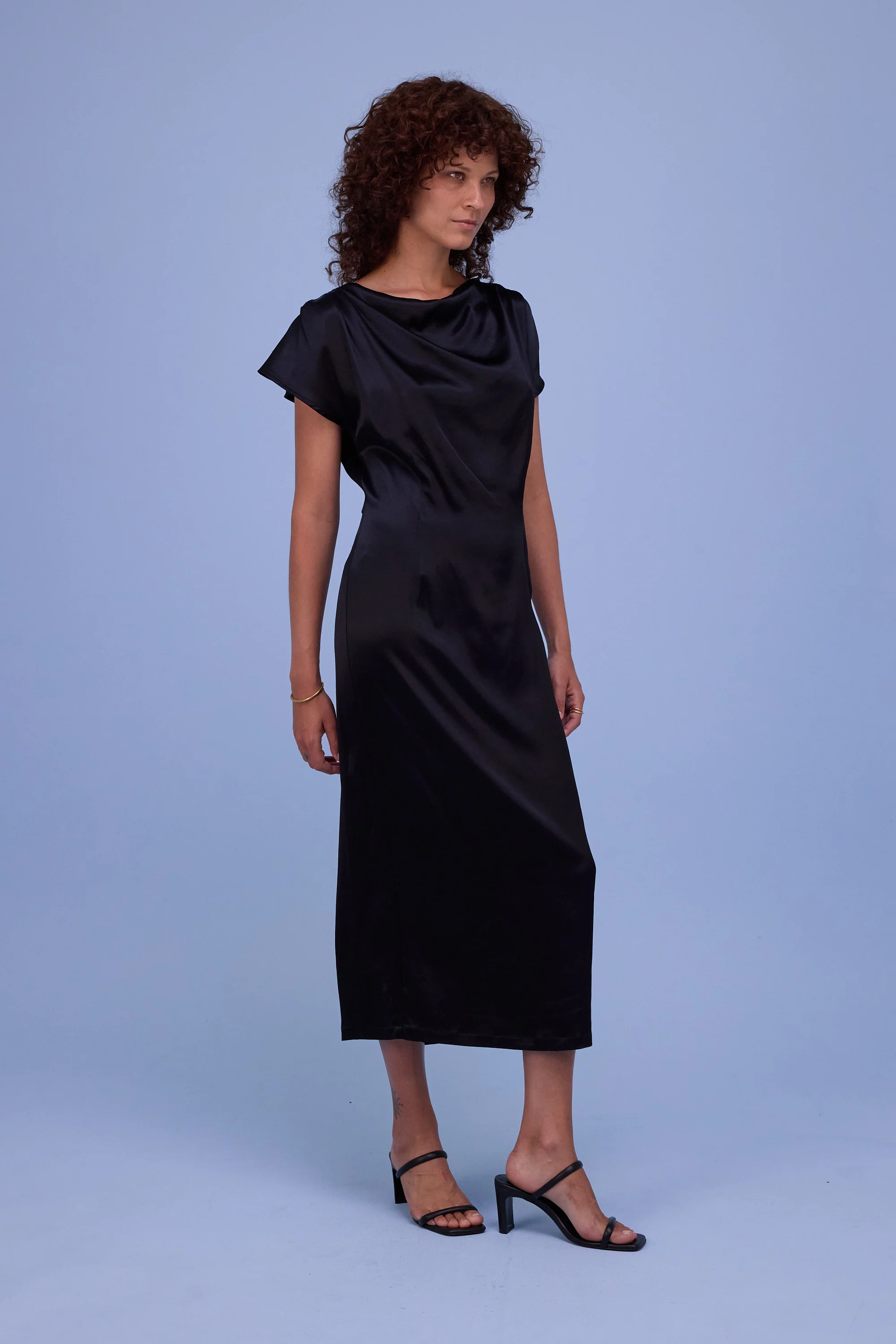 Hortense jurk in shiny black - Image 5