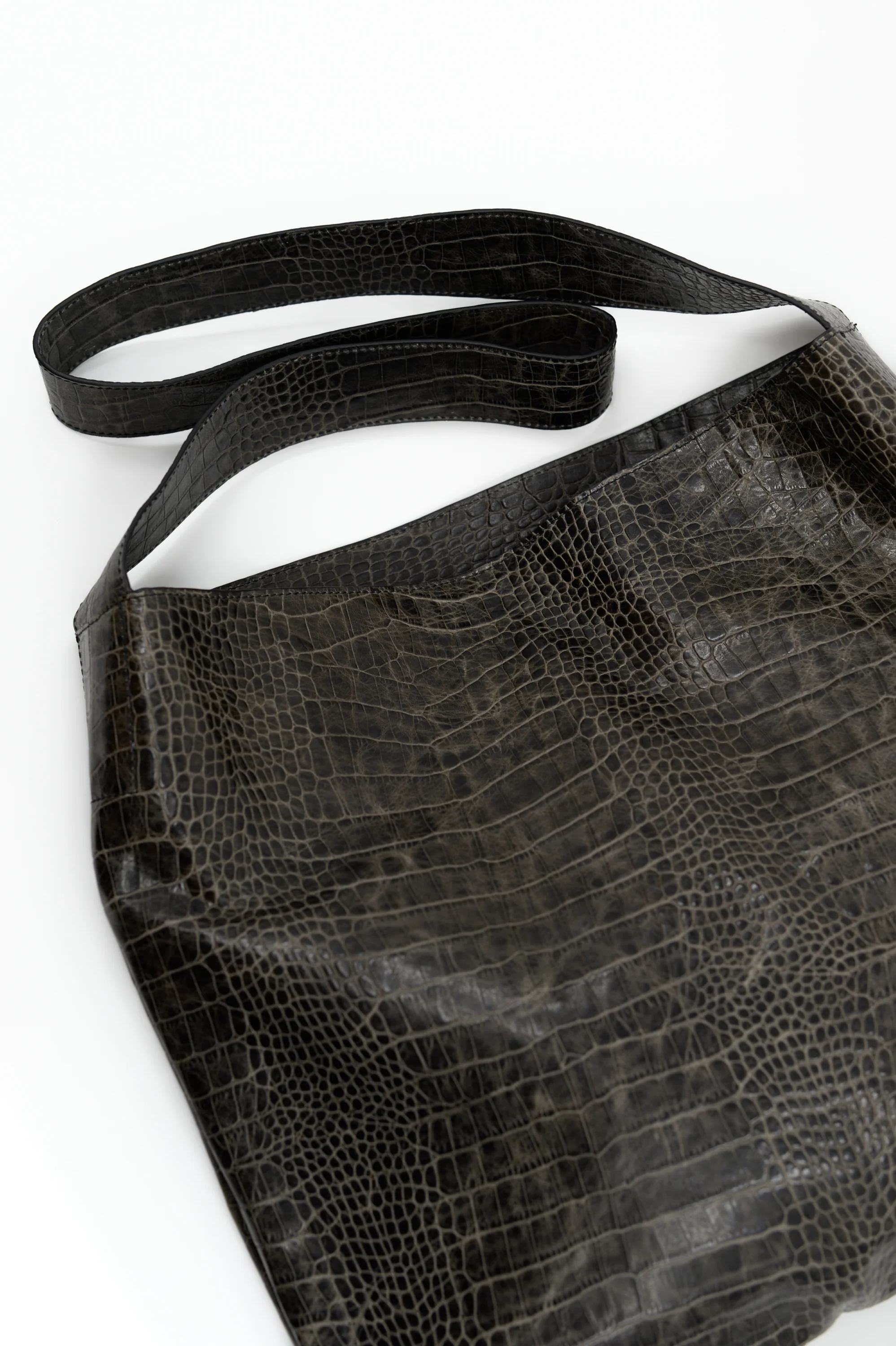 Big crossbody handtas in croco black olive - Image 5