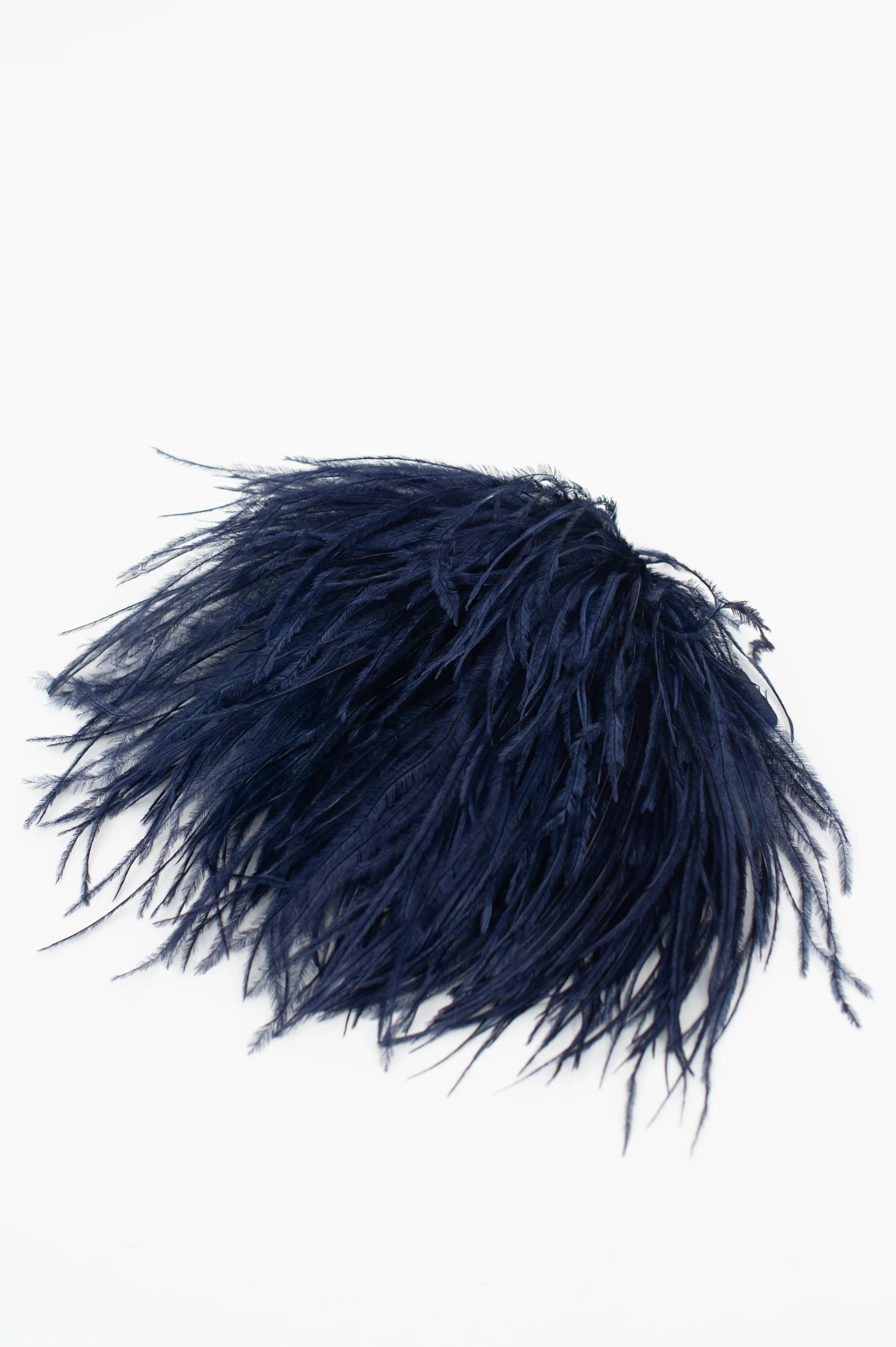 Zaza broche met veren in indigo