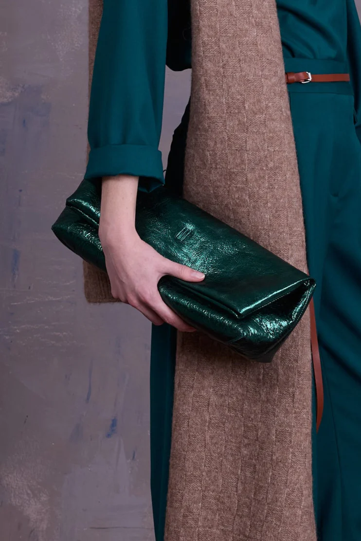 Gennaro handtas in metallic green - Image 4