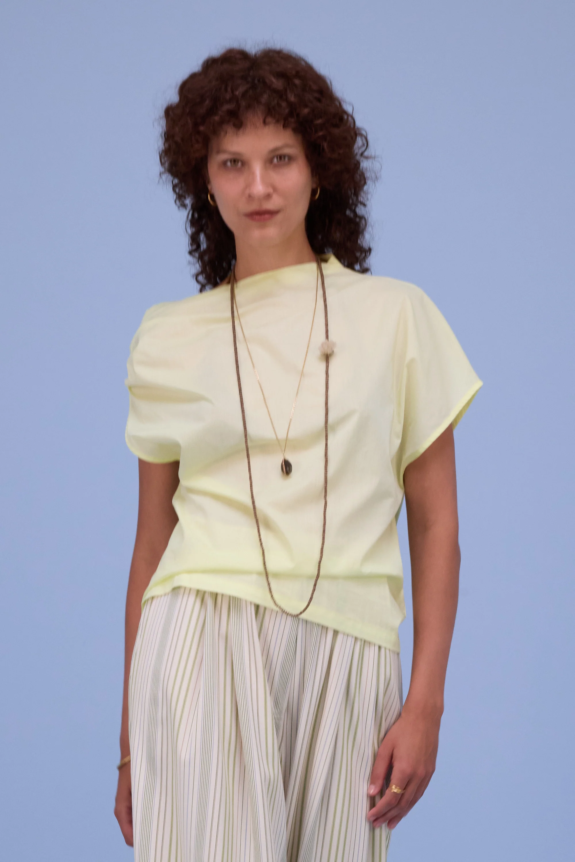Feline top in tender yellow