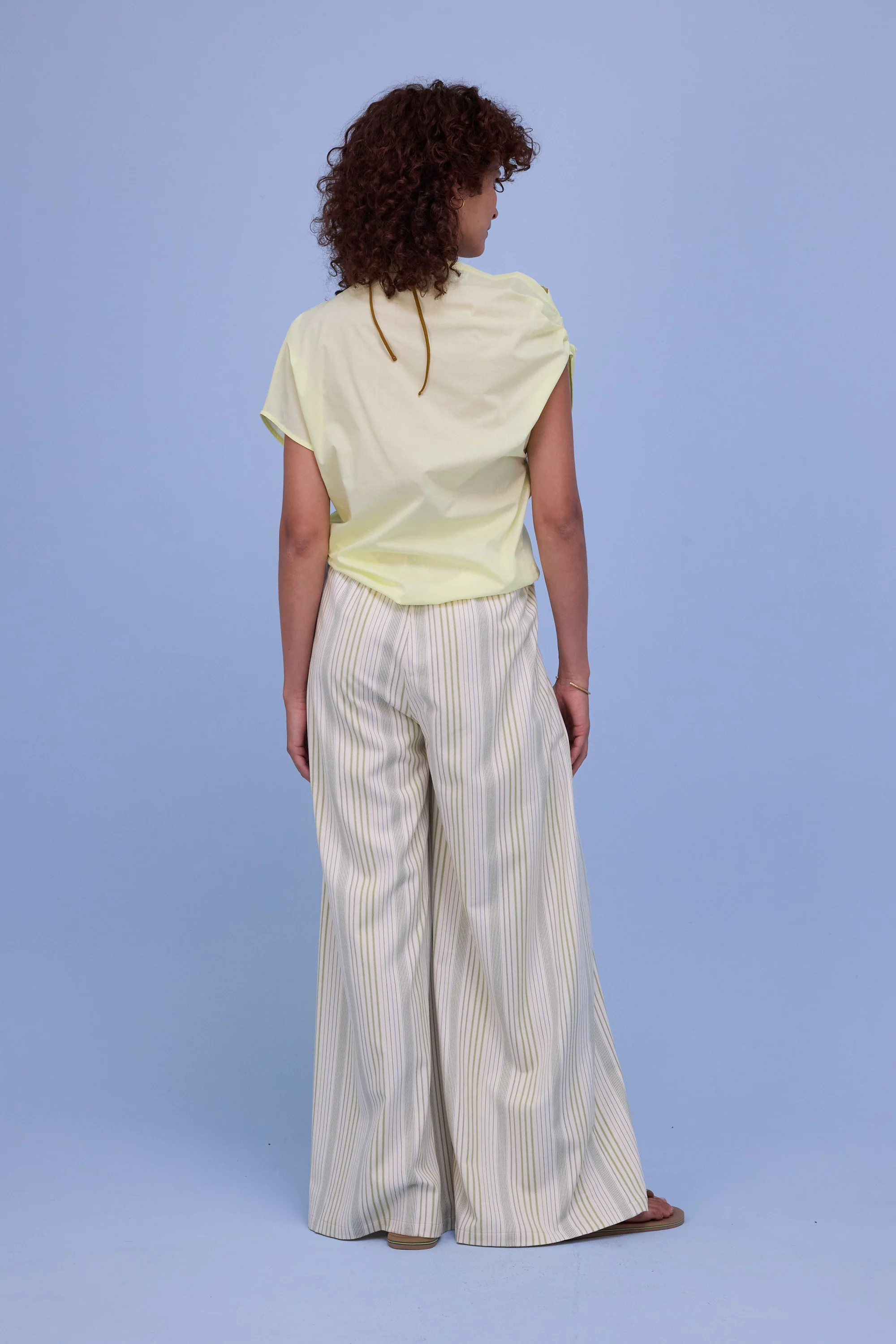 Feline top in tender yellow - Image 4