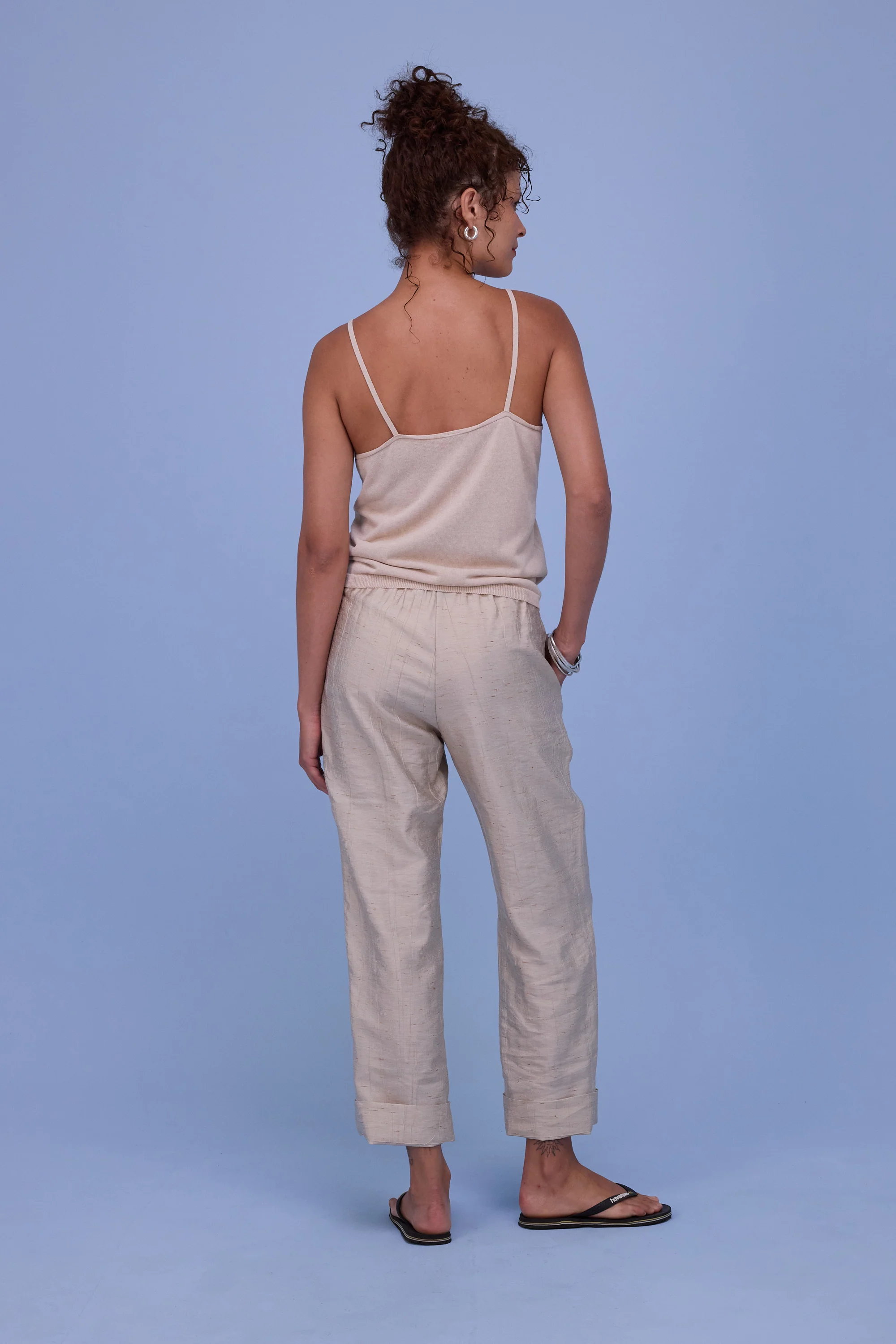 Honolulu top in sand - Image 3