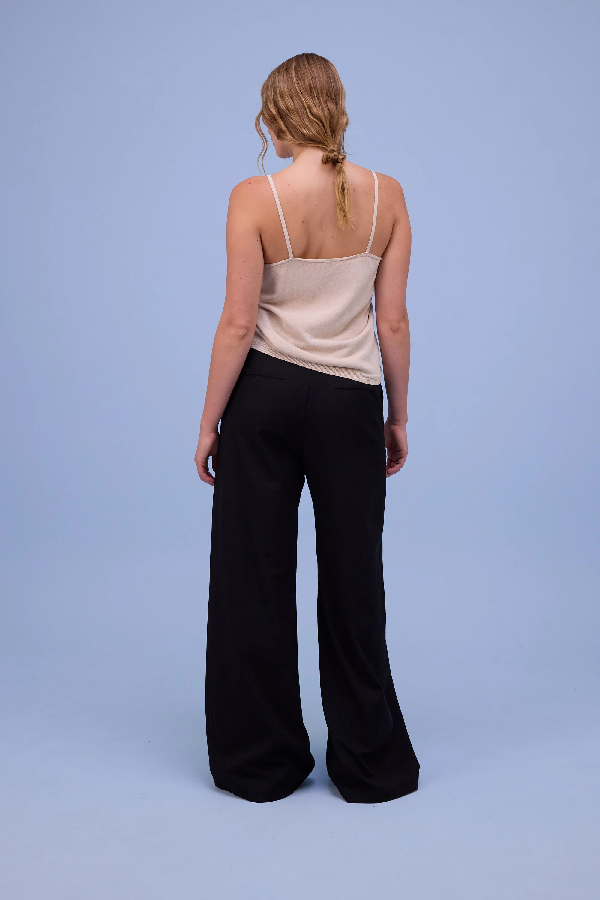 Honolulu top in sand - Image 6