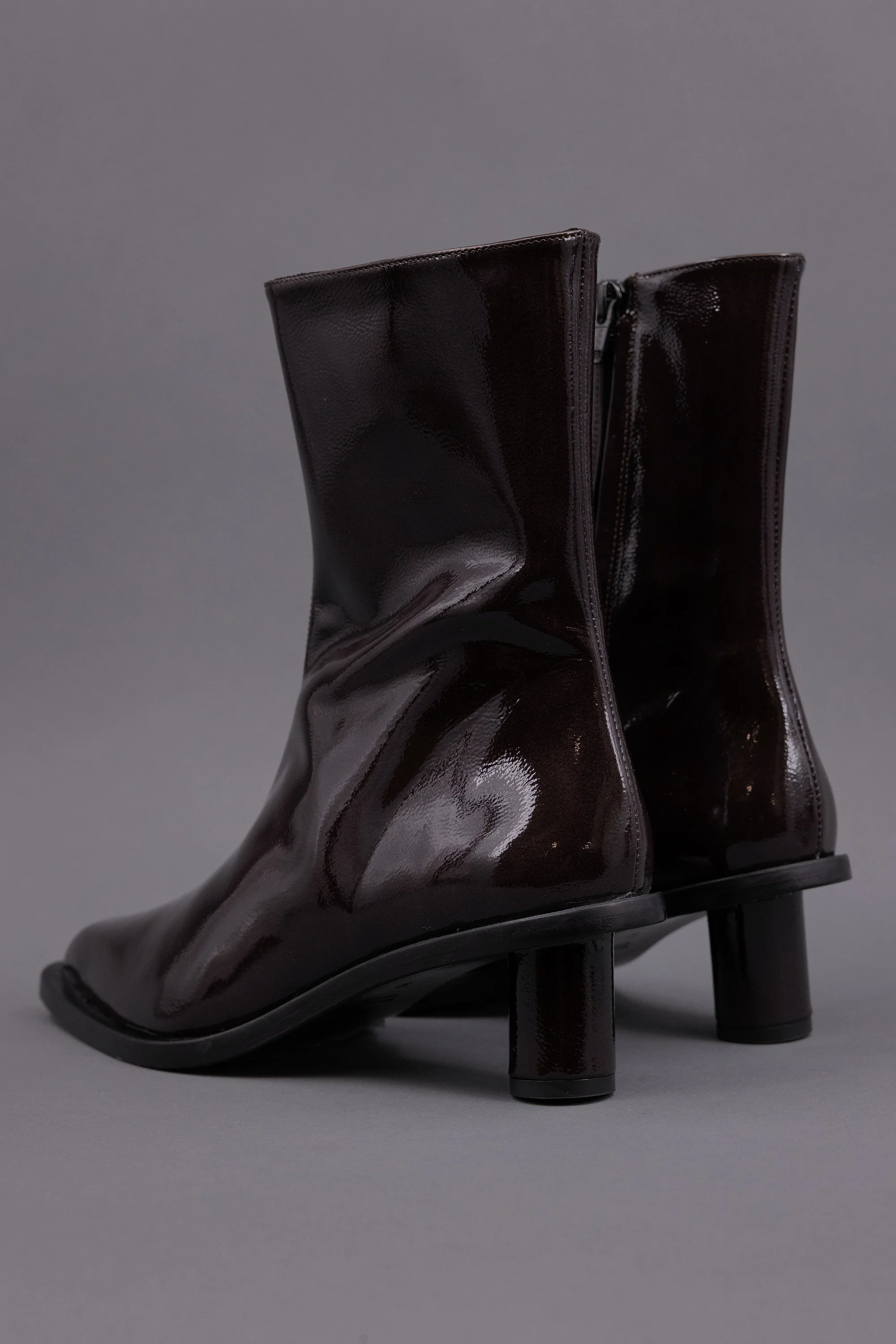 Gilda laarsje in patent after dark - Image 2