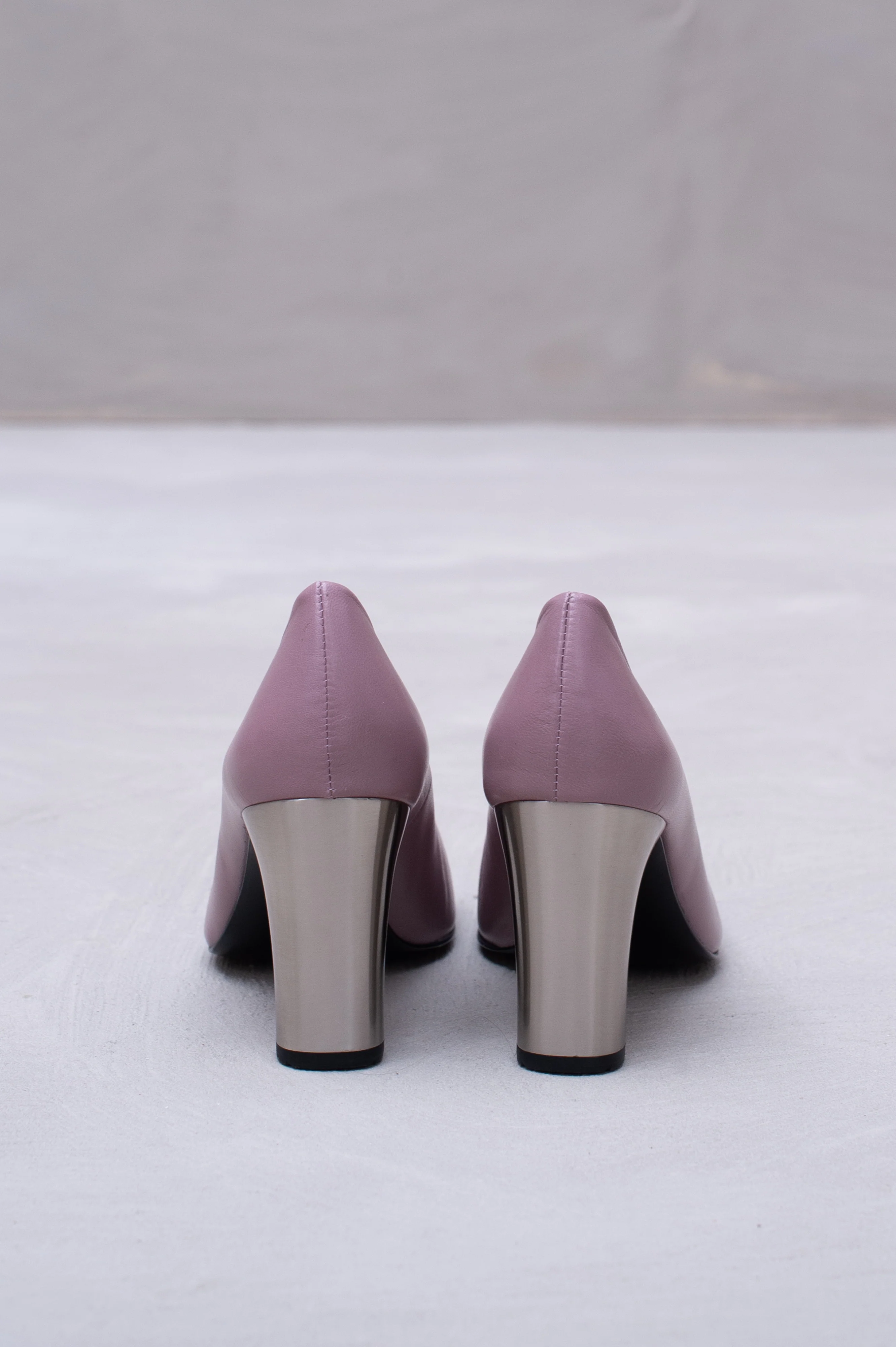 Flume pump in mauve - Image 4