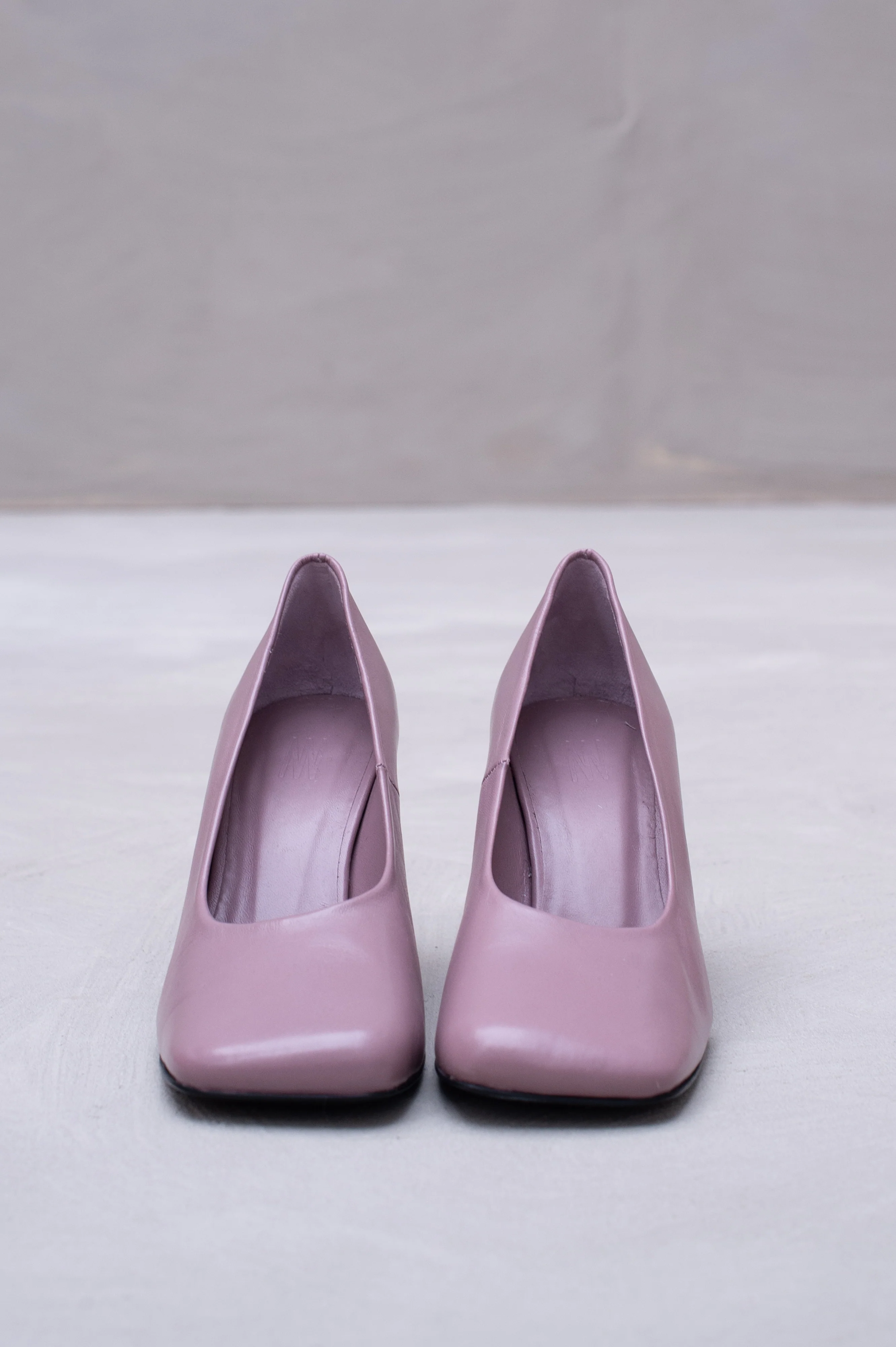 Flume pump in mauve - Image 5