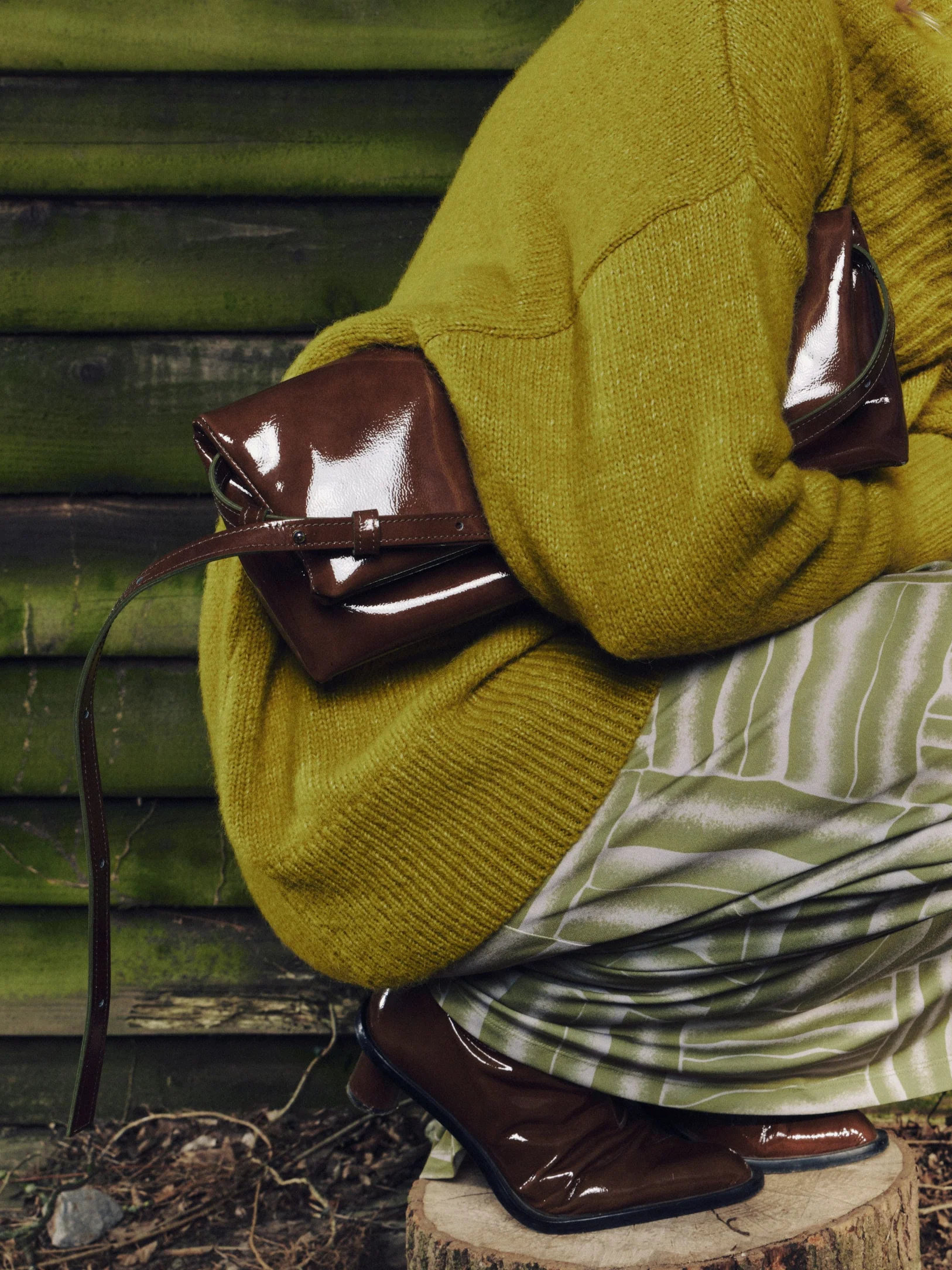 Gennaro handtas in patent olive - Image 3