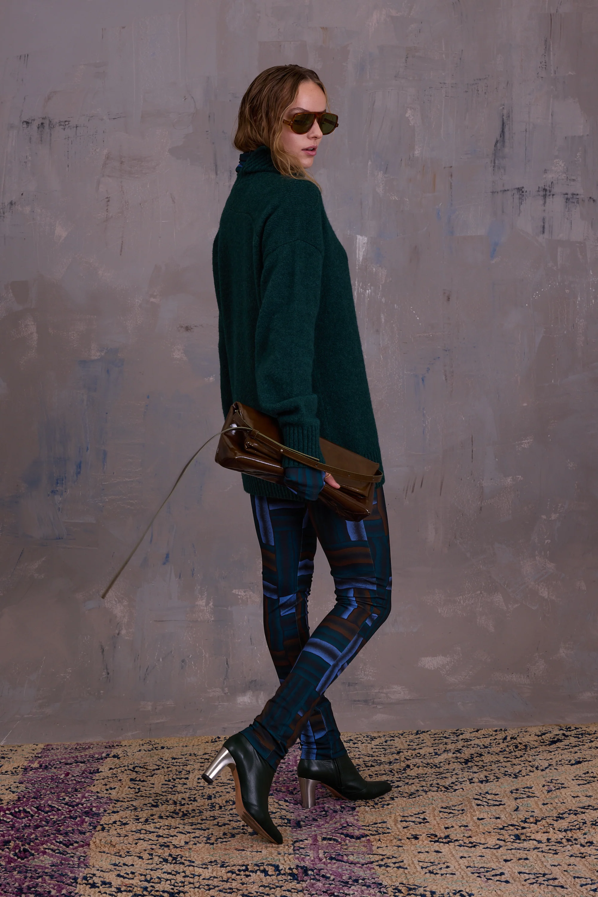 Gennaro handtas in patent olive - Image 5