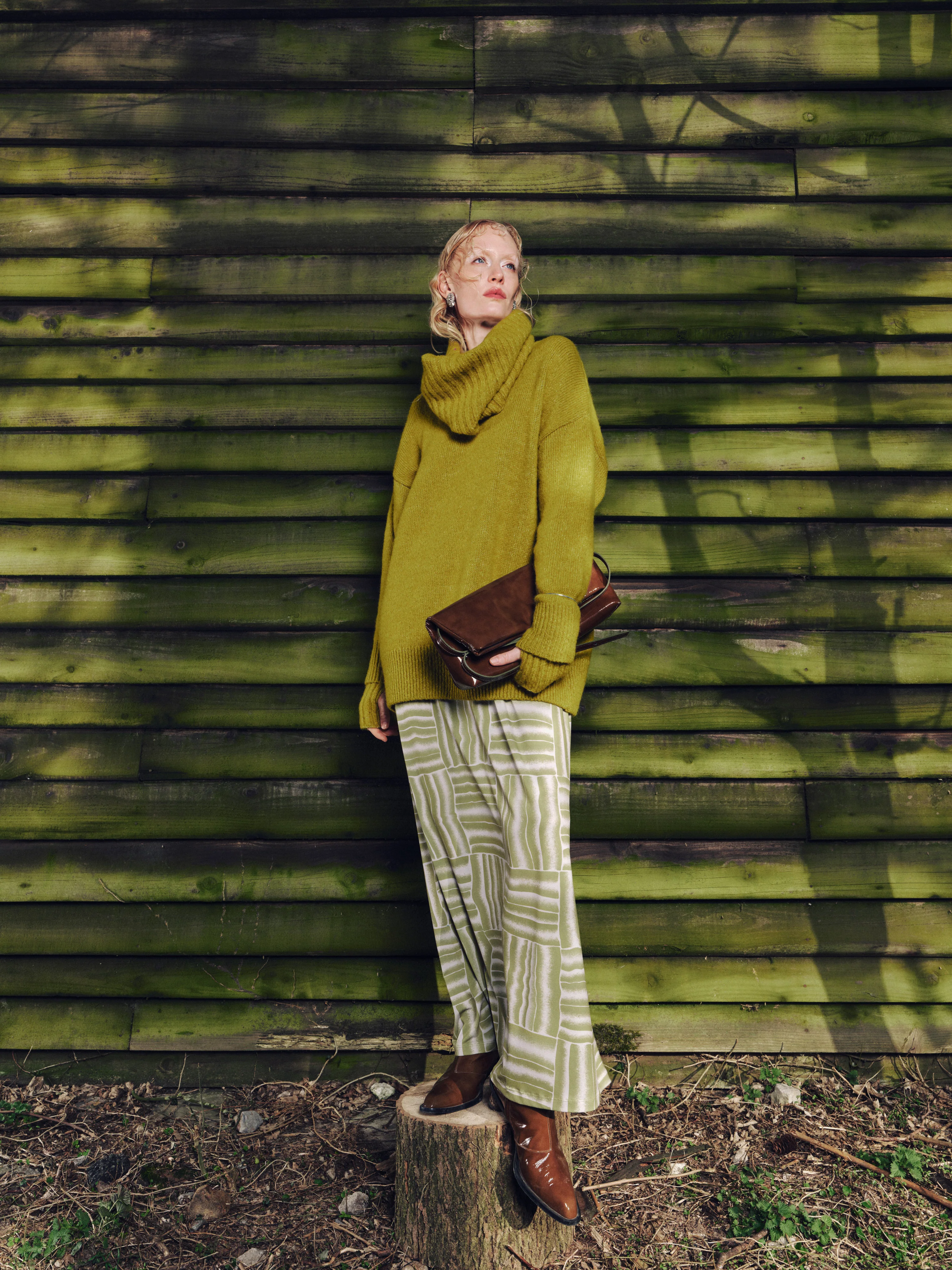Gennaro handtas in patent olive - Image 6