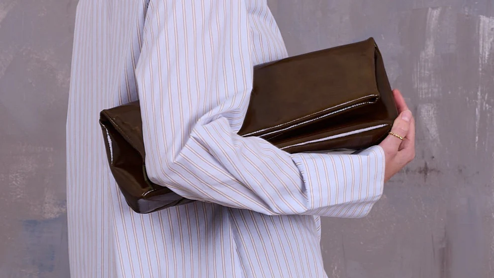 Gennaro handtas in patent olive - Image 8