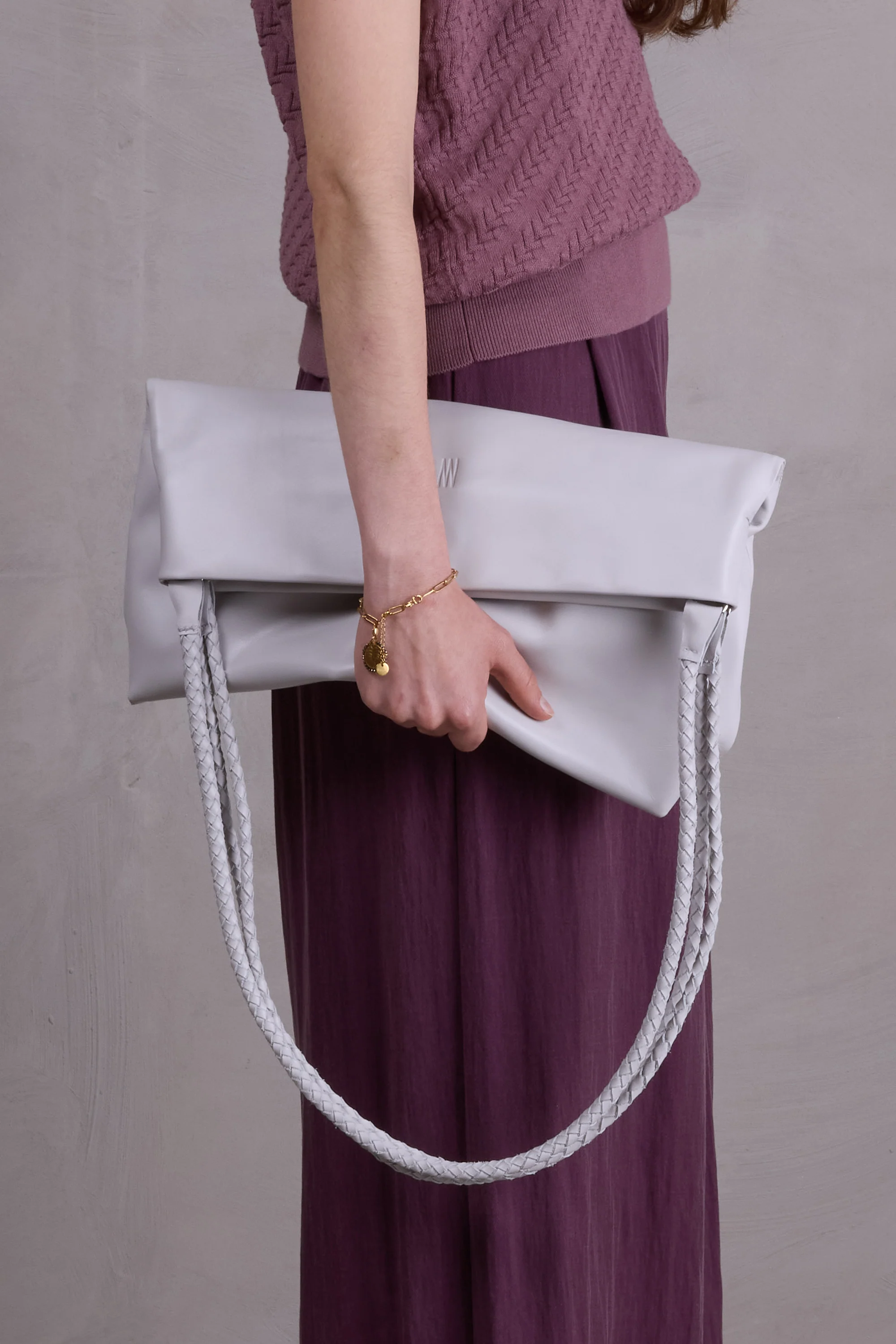 Clutch bag in off-white - Image 4