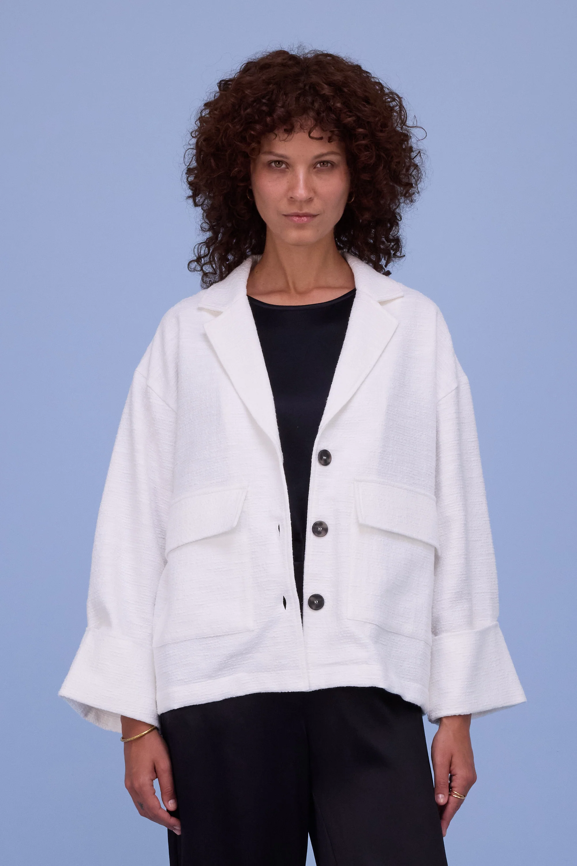 Helder jasje in witte tweedy cotton