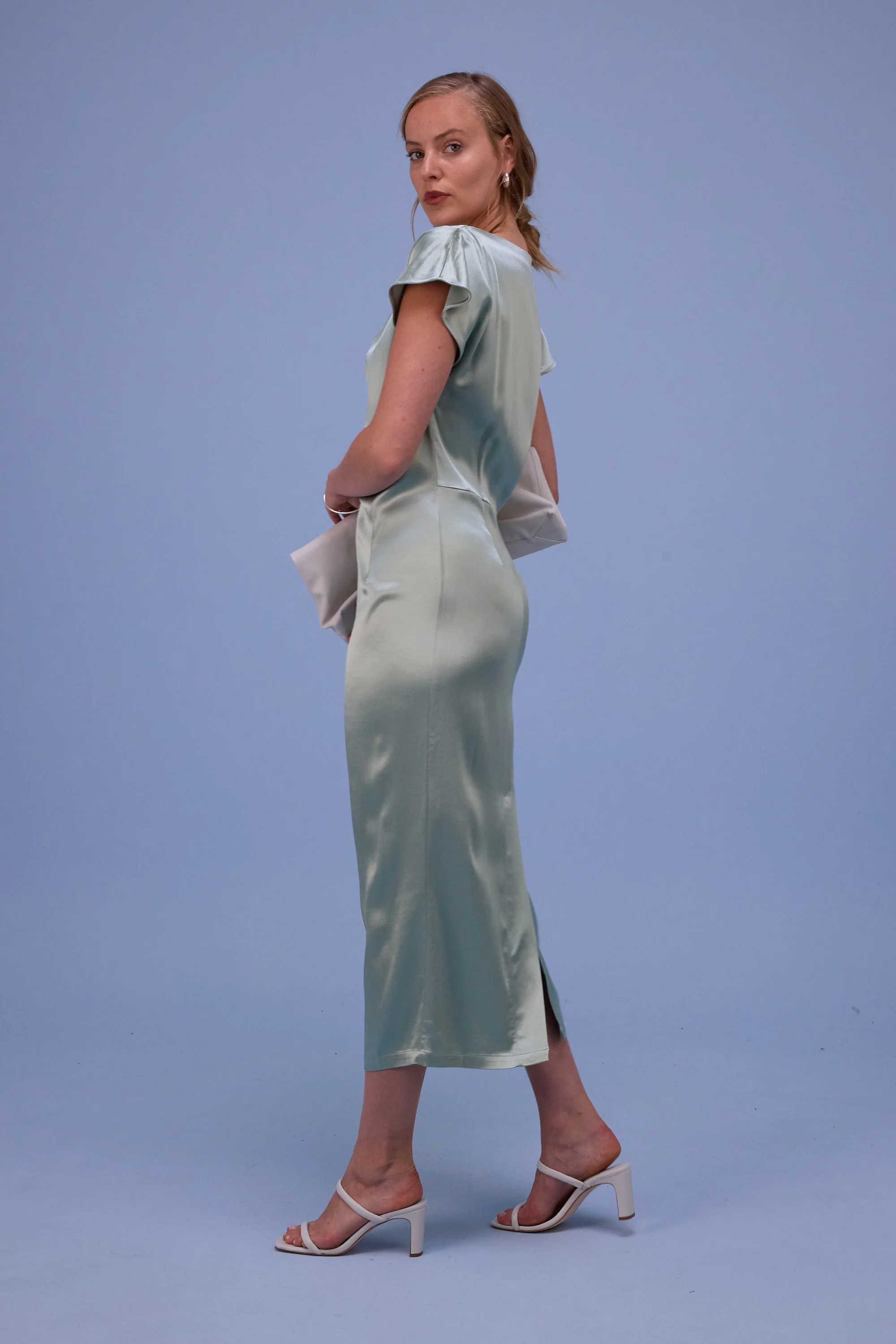 Hortense jurk in shiny aloë - Image 3