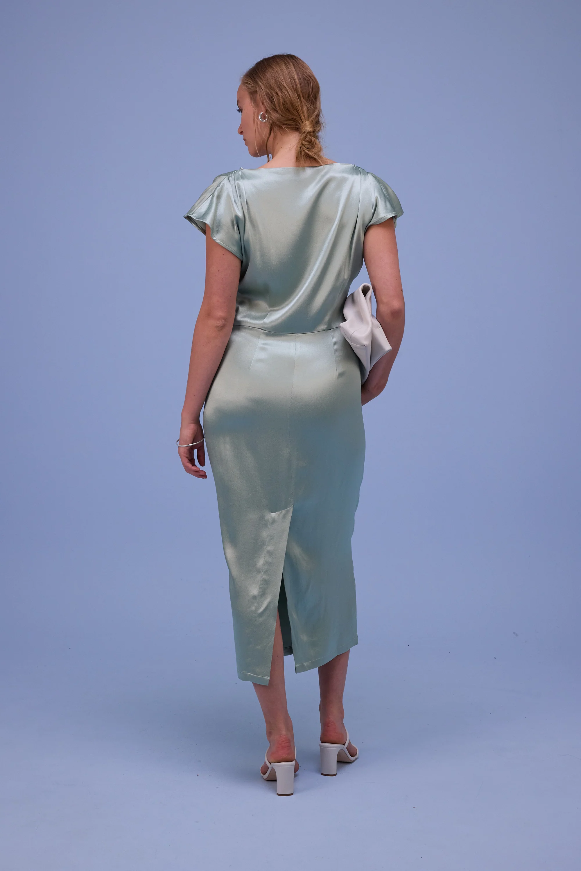 Hortense jurk in shiny aloë - Image 4