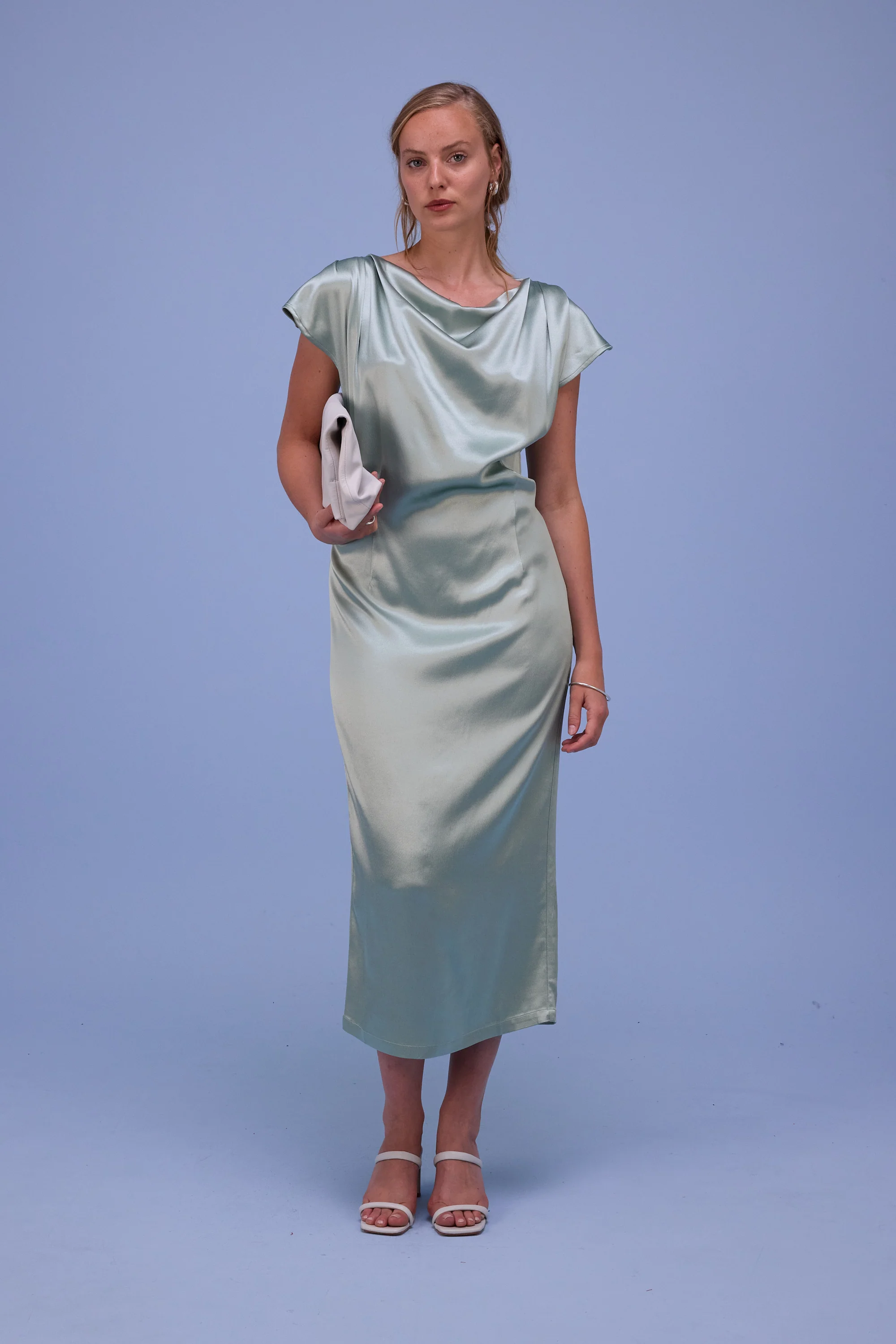 Hortense jurk in shiny aloë - Image 6