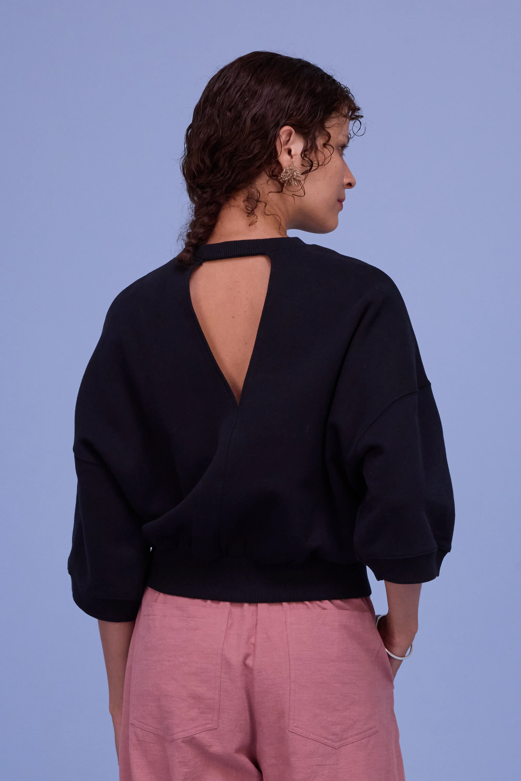 Hibiscus zwarte sweater - Image 2