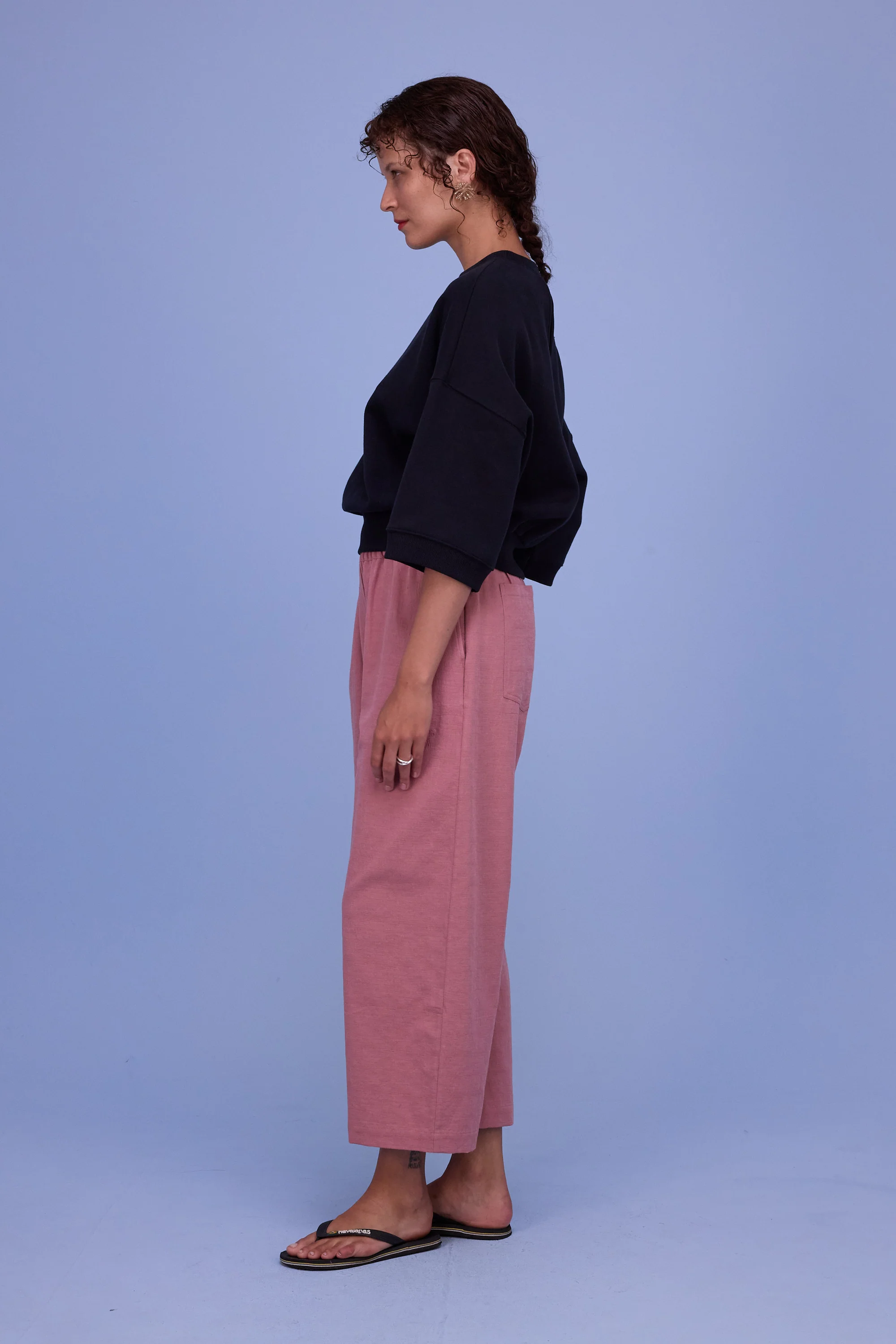 Hibiscus zwarte sweater - Image 4