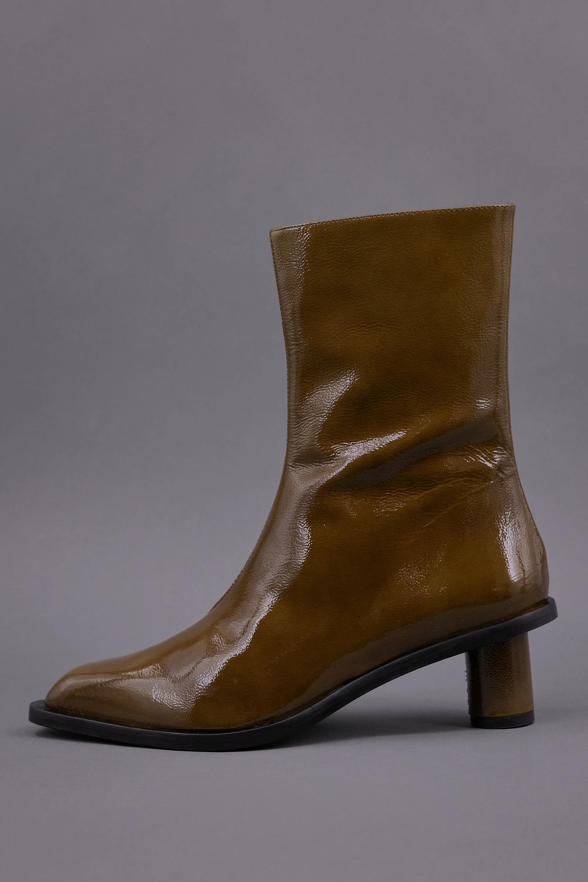 Gilda laarsje in patent olive
