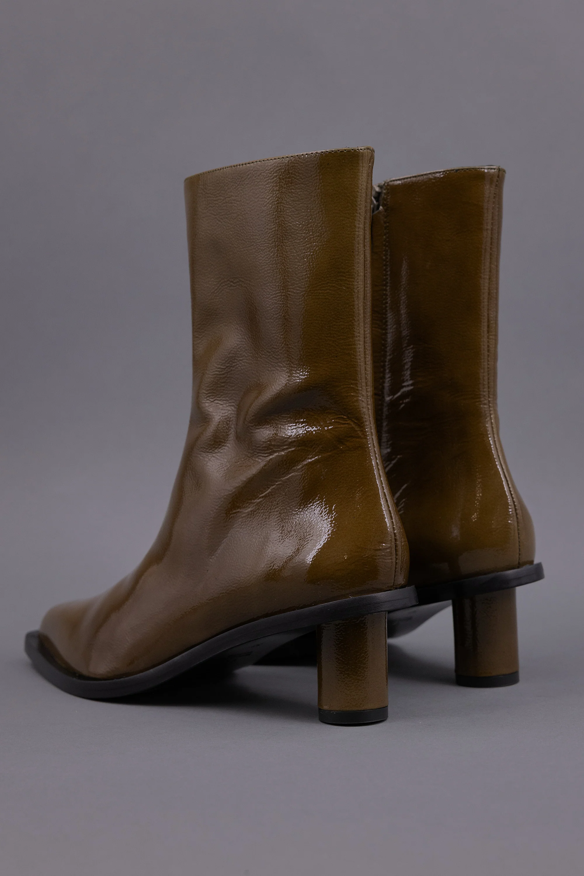 Gilda laarsje in patent olive - Image 5